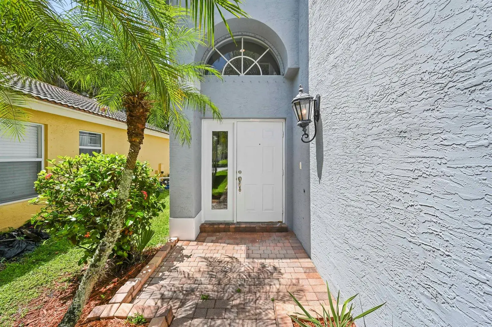 5066 NORTHERN LIGHTS Drive, FL 33463