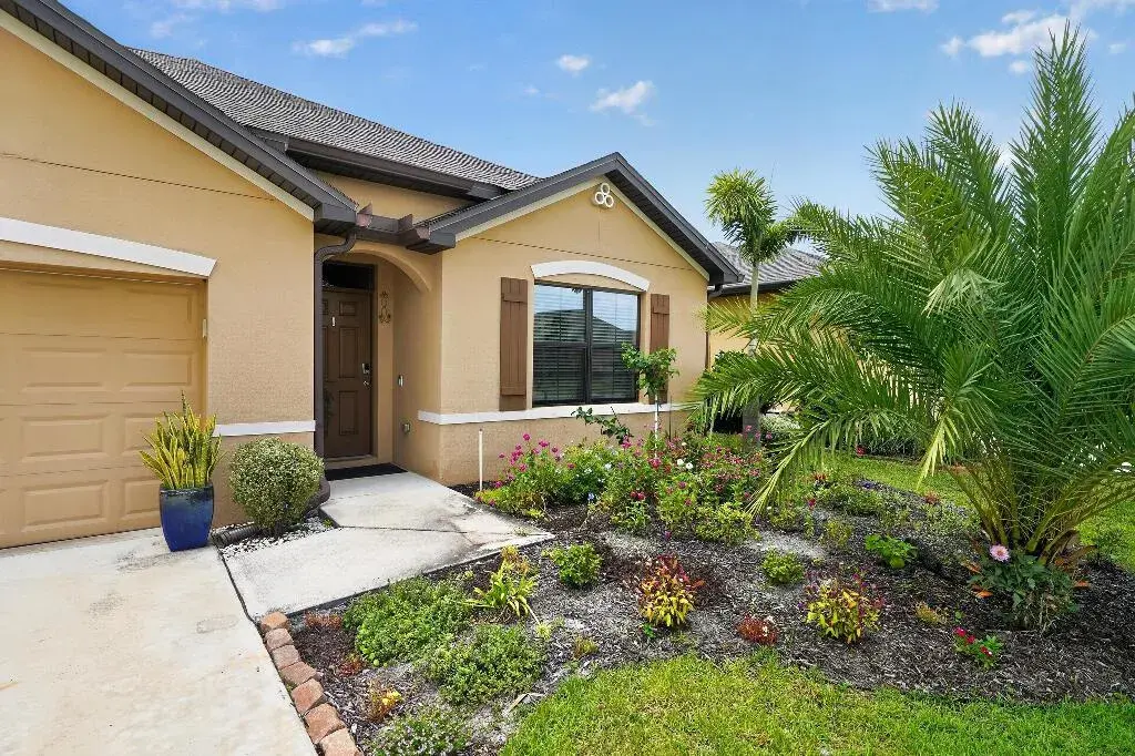 6282 NW Regent Street, Port St. Lucie FL 34983