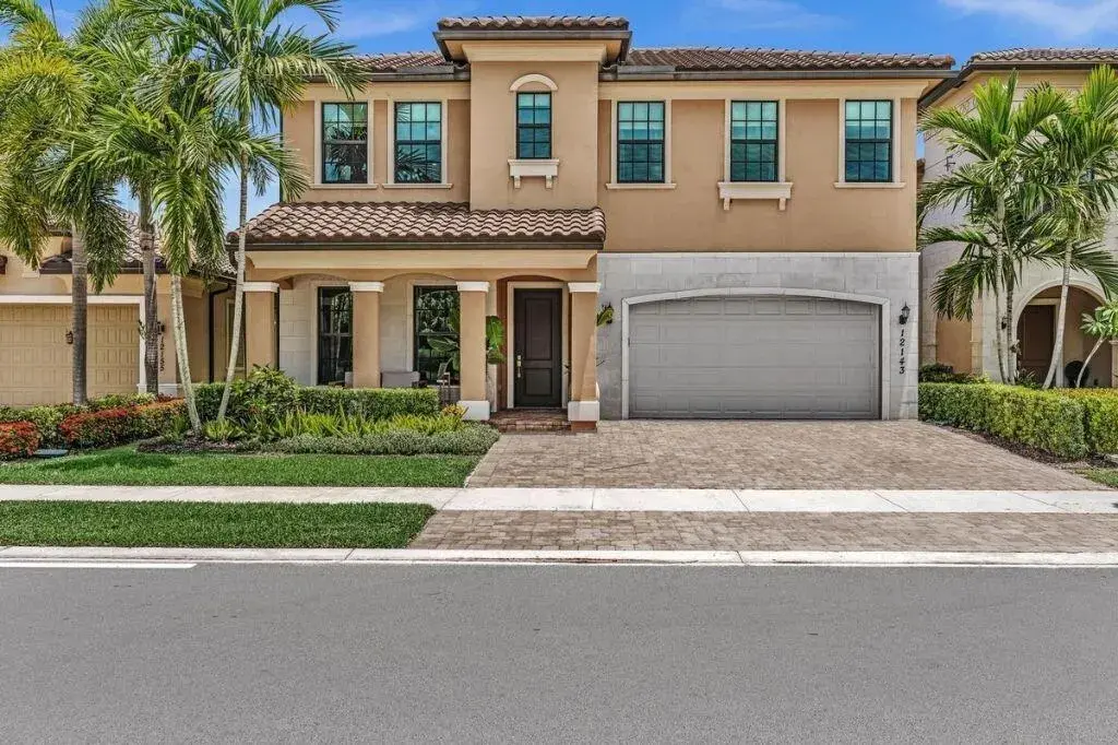 5 bedroom 3 bath Residential for sale at 12143 S BAYPOINT Circle, Parkland FL 33076