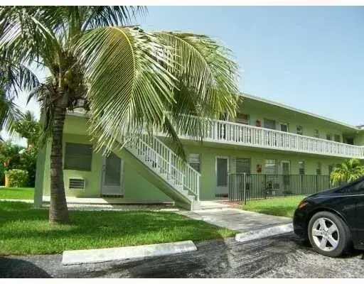 1 bedroom 1 bath Residential for sale at 702 N L Street, FL 33460