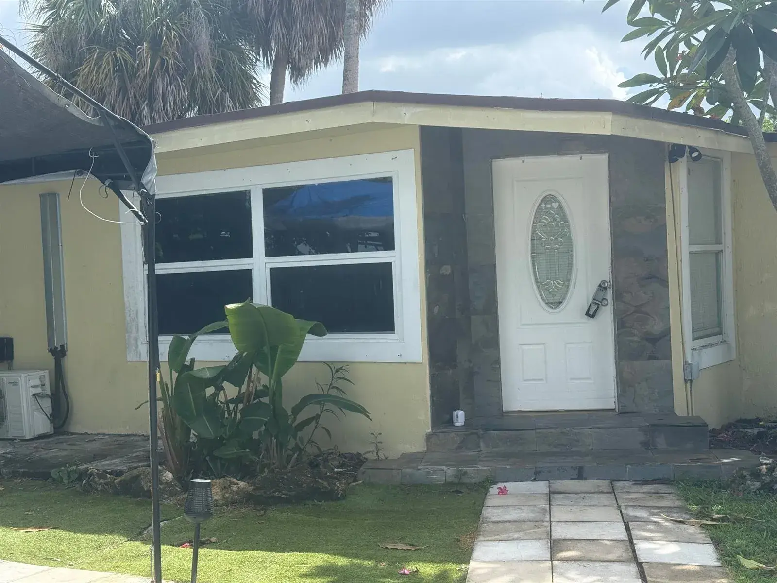 2 bedroom 1 bath Residential Lease for rent at 192 CAROLINE Drive, FL 33413