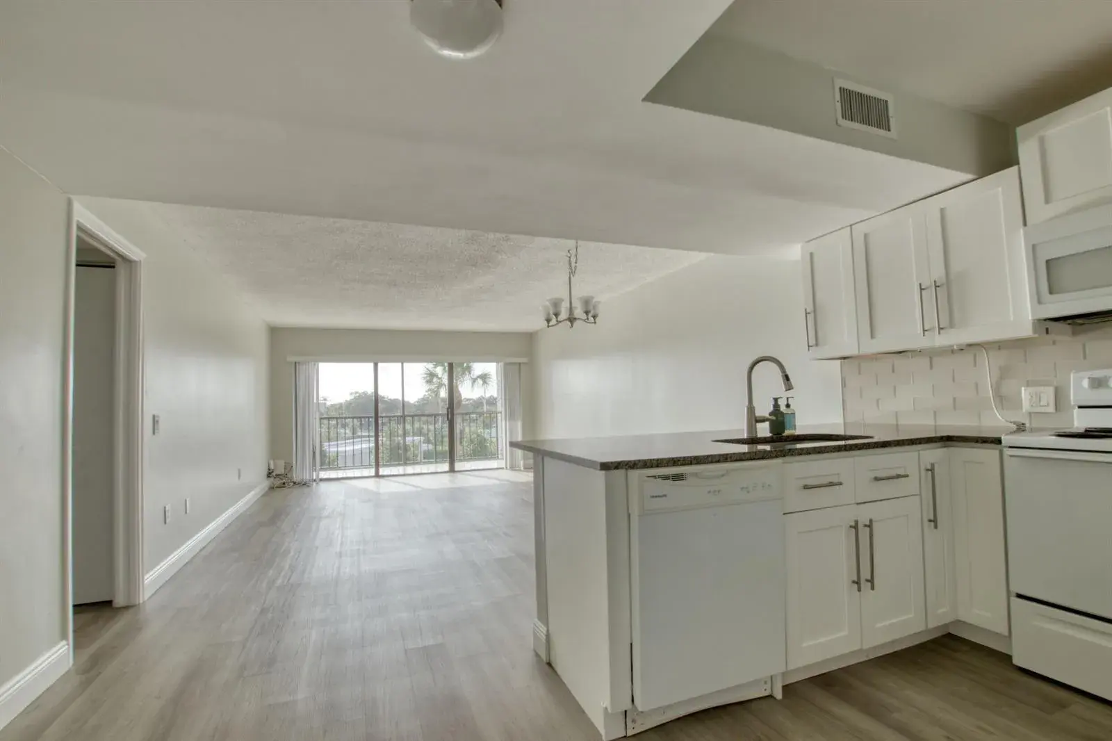 4254 D Este Court # 304, Lake Worth FL 33467