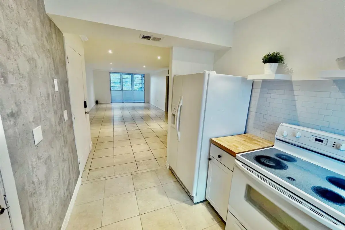 1410 S FEDERAL Highway # 205, FL 33460