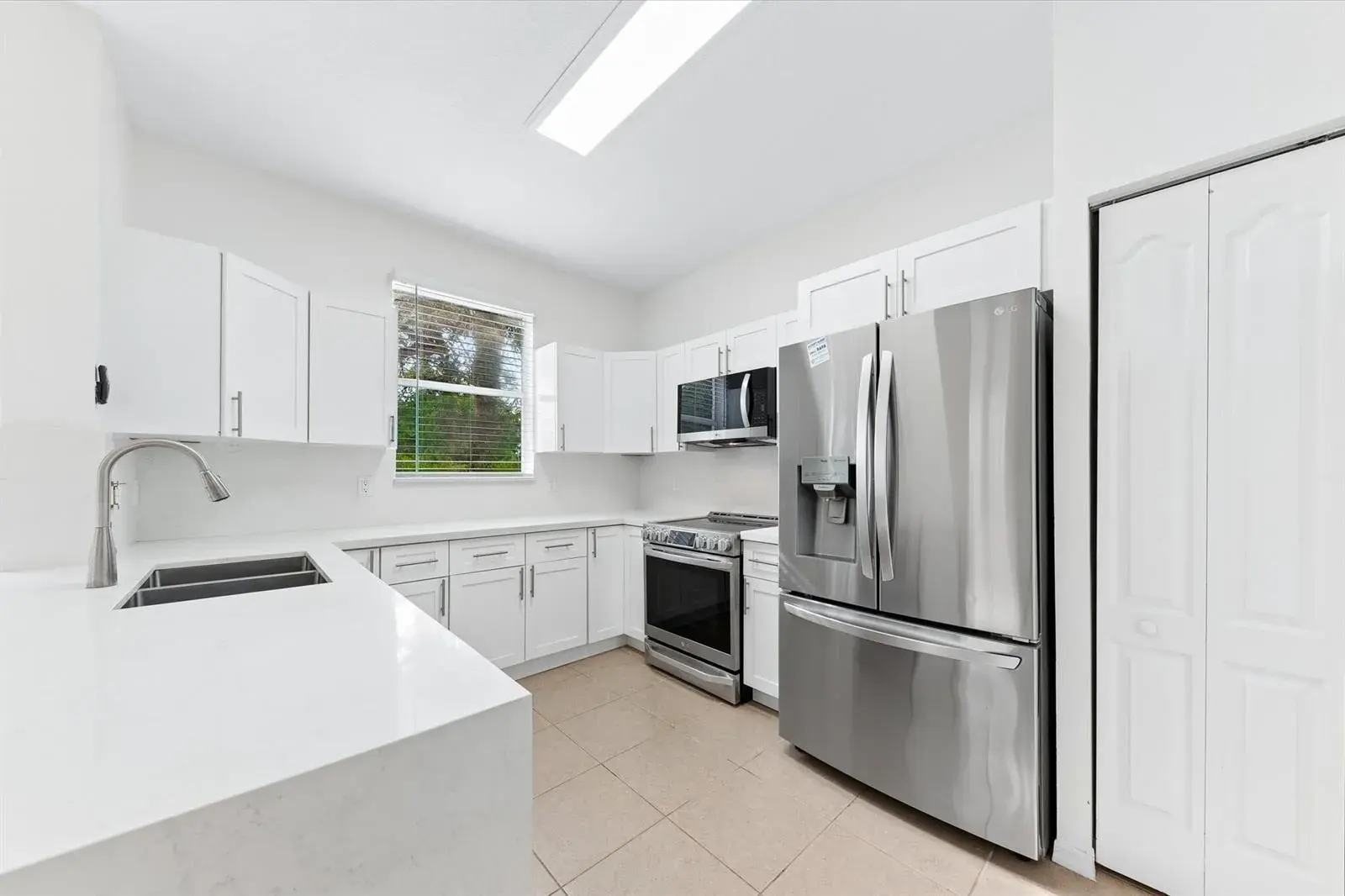 3 bedroom 2 bath Residential Lease for rent at 402 SEMINOLE PALMS Drive # 402, FL 33463