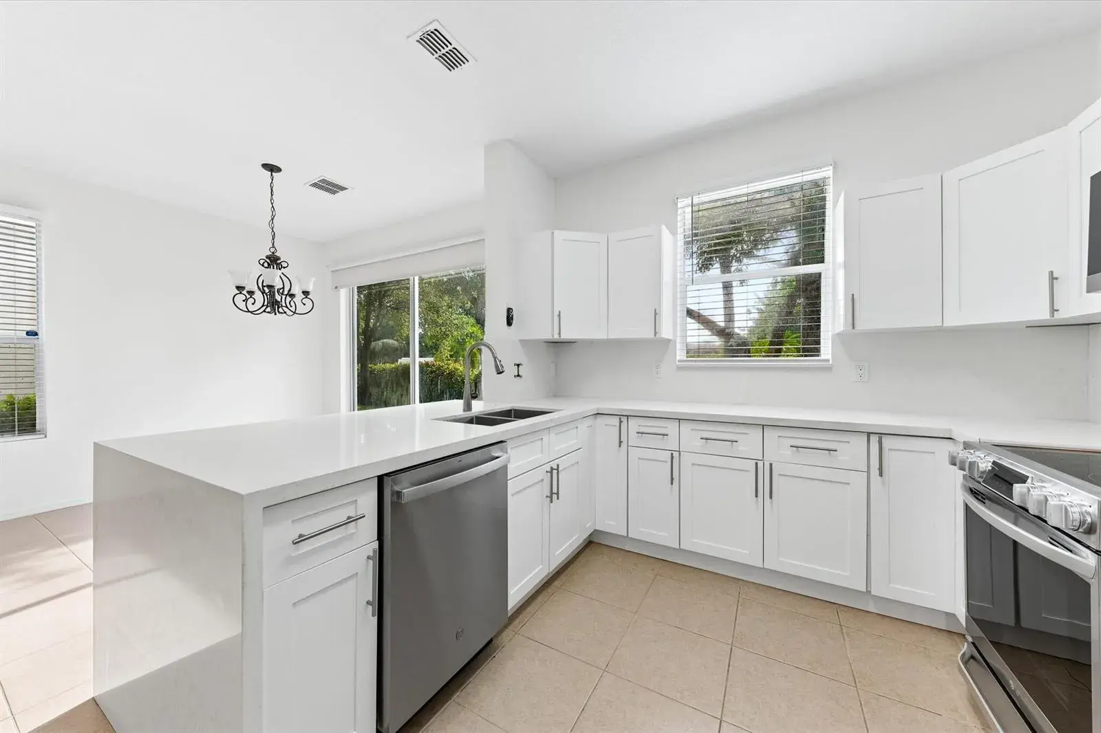 402 SEMINOLE PALMS Drive # 402, FL 33463