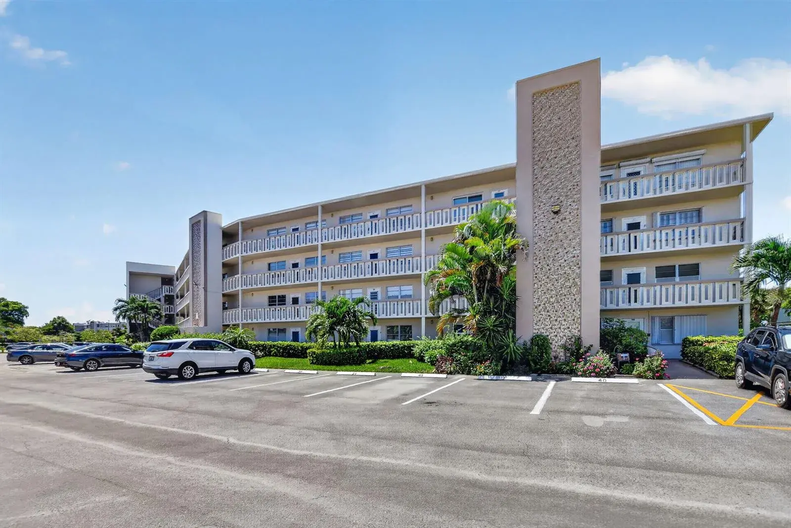 2 bedroom 2 bath Residential for sale at 211 Richmond A # 211, Deerfield Beach FL 33442