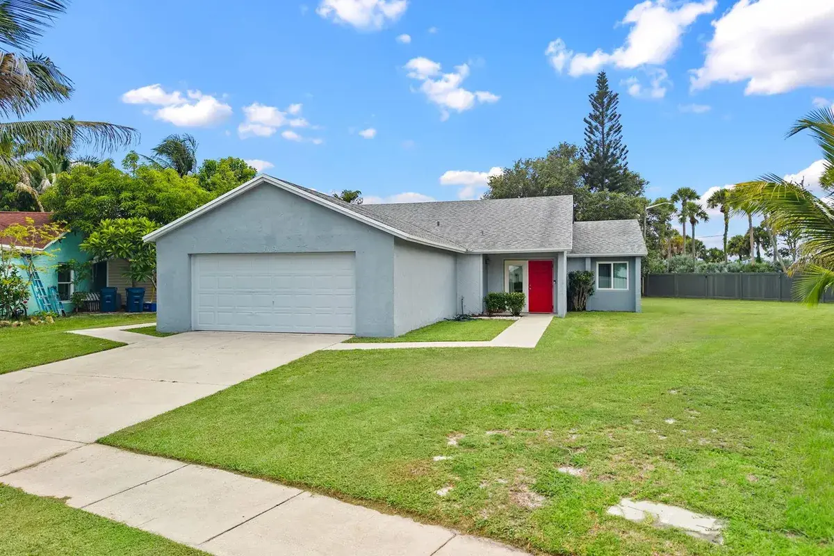 119 Lakeside Circle, Jupiter FL 33458