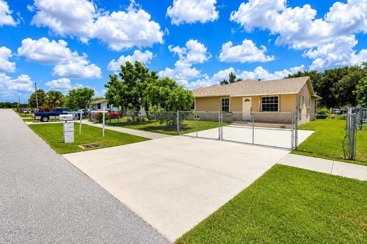 8874 ELDORADO Drive, Pahokee FL 33476