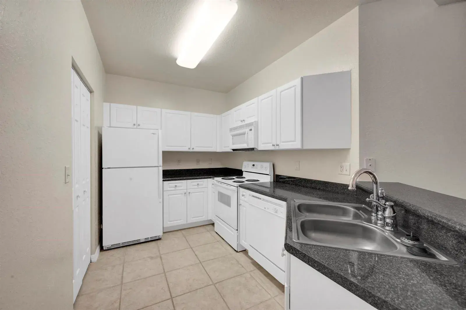 343 SE Rogers Court, Stuart FL 34994 photo 4