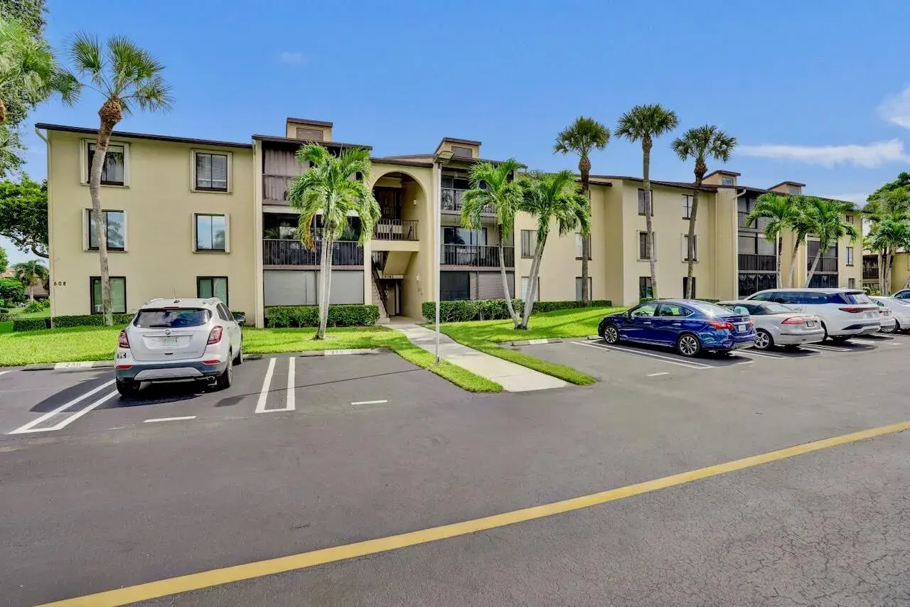 608 Sea Pine Way # E2, FL 33415