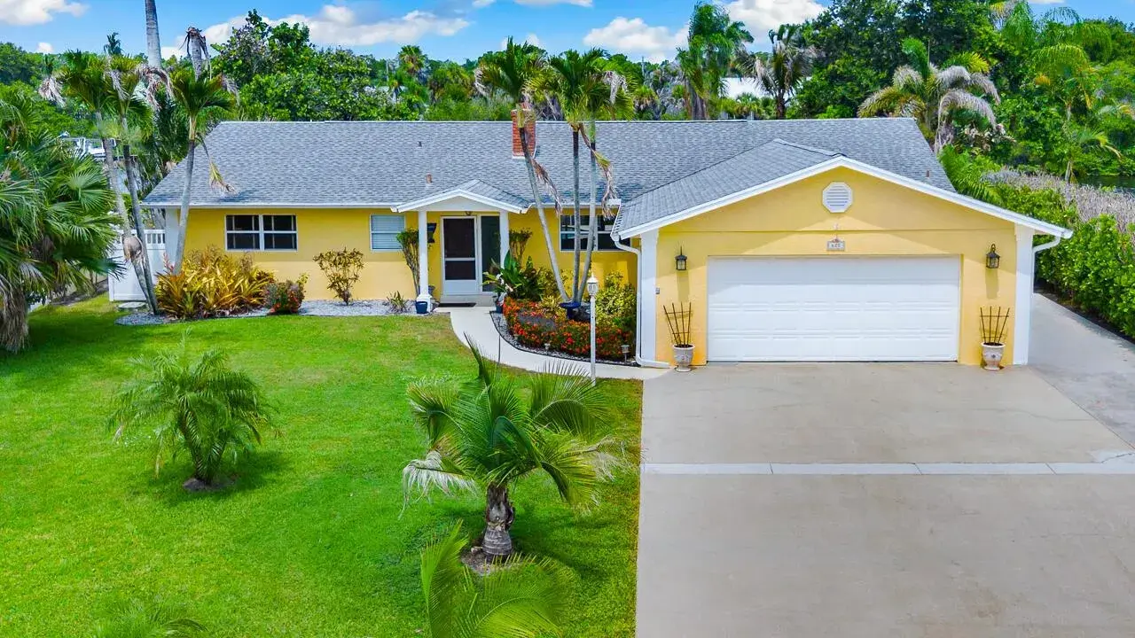 3 bedroom 3 bath Residential for sale at 622 SW Pine Tree Lane, Palm City FL 34990