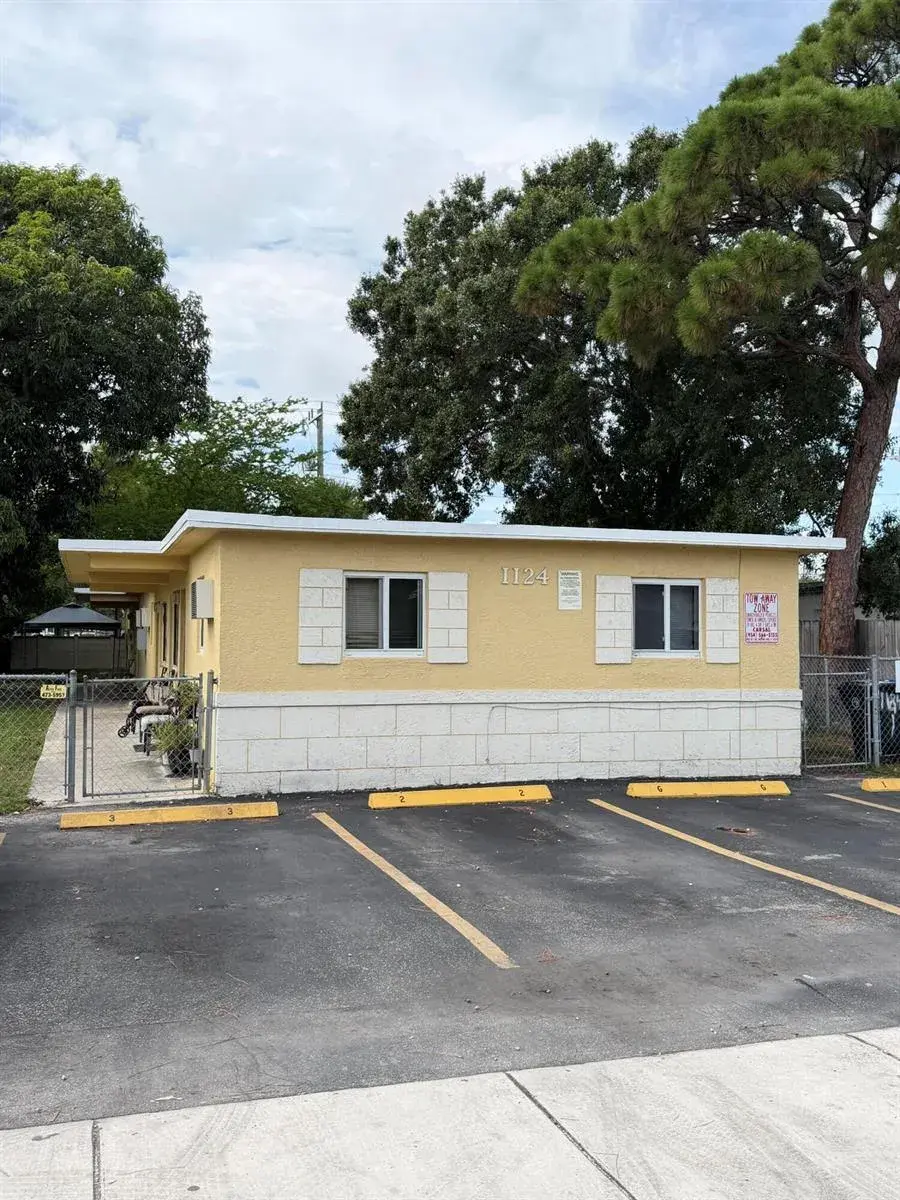 2 bedroom 1 bath Residential Lease for rent at 1124 NW 2ND Street # 2, Fort Lauderdale FL 33311