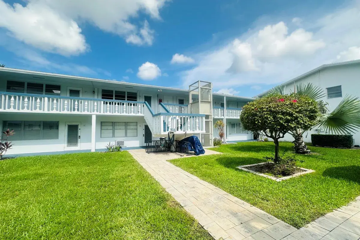 59 OAKRIDGE E, Deerfield Beach FL 33442