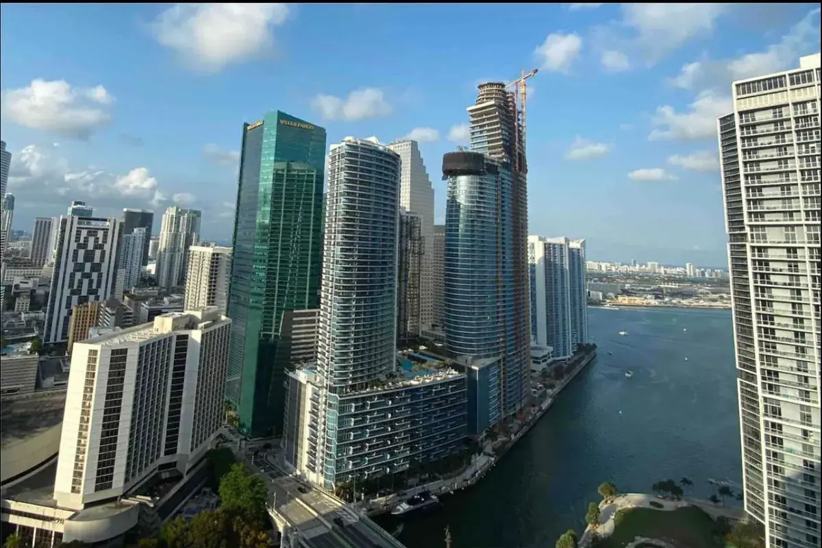 55 SE 6th Street # 4007, Miami FL 33131
