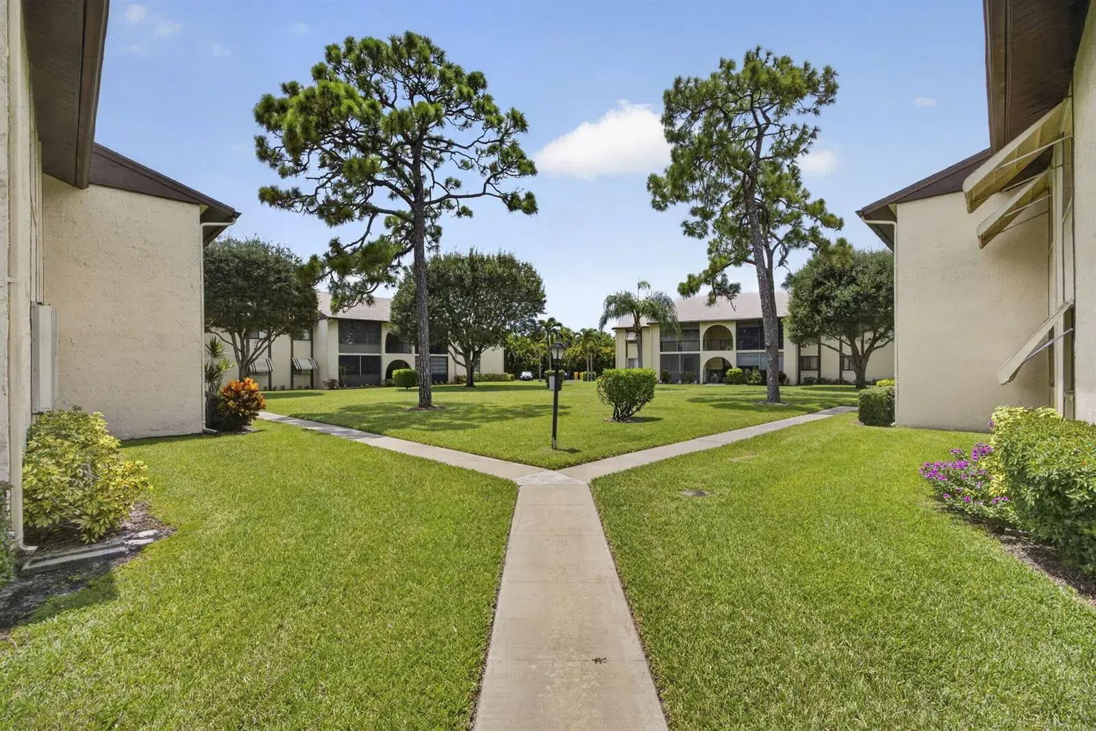 3625 LA AIRES Court # 1, FL 33463