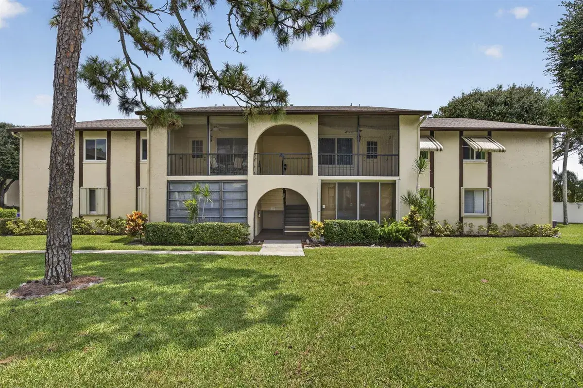 3625 LA AIRES Court # 1, FL 33463