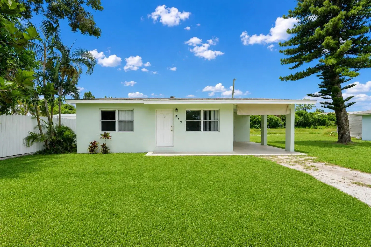 415 FLEMING Avenue, FL 33463