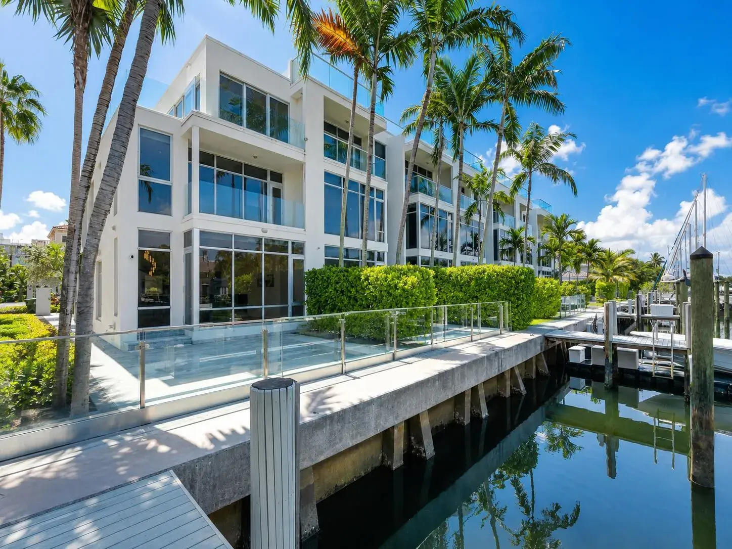 3 bedroom 3 bath Residential for sale at 215 Hendricks Isle, Fort Lauderdale FL 33301