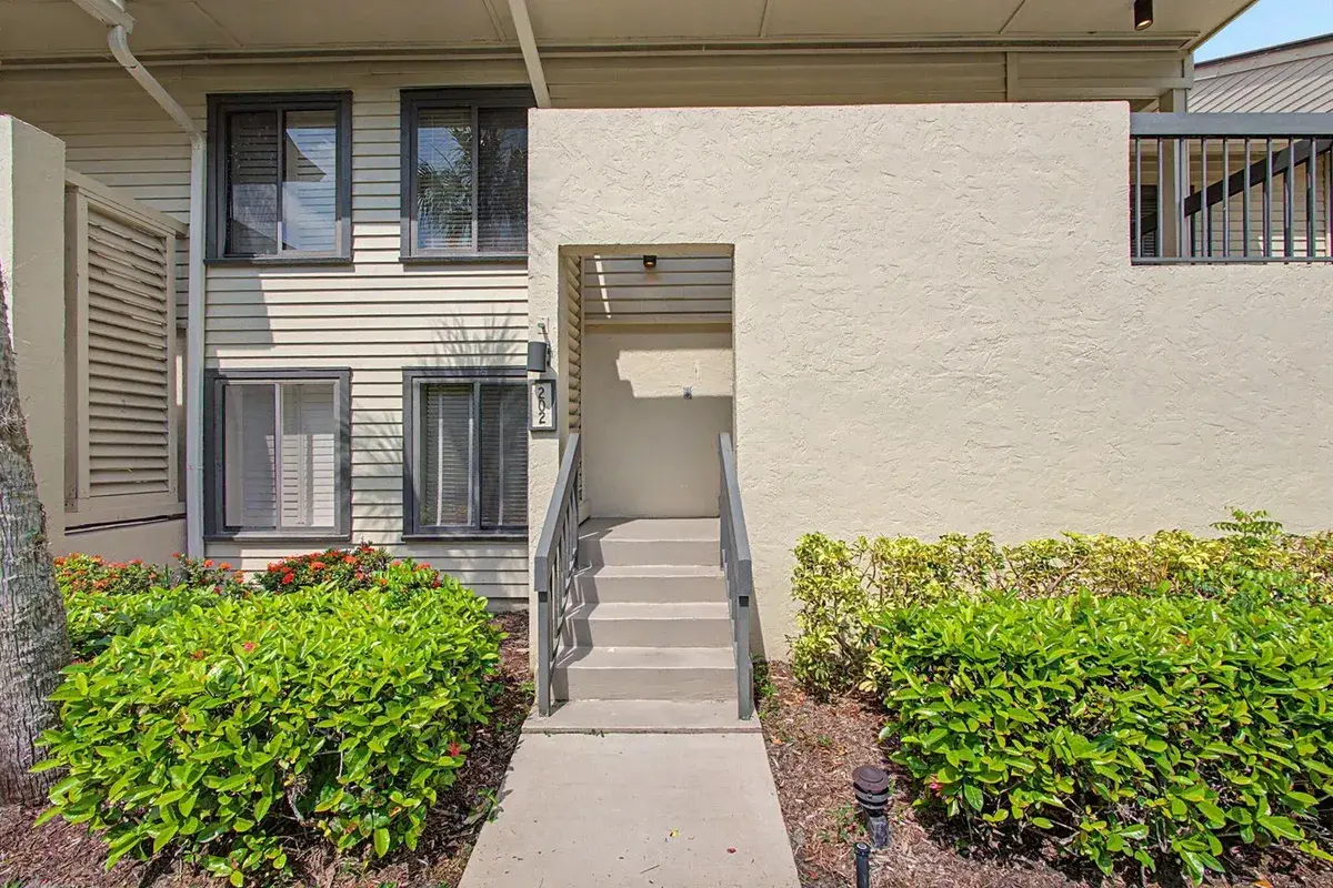 5132 SE CLUB Way # 202, Stuart FL 34997