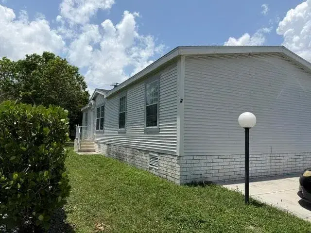 3 bedroom 2 bath Residential for sale at 241 Lakeview Drive # 241, Coconut Creek FL 33073