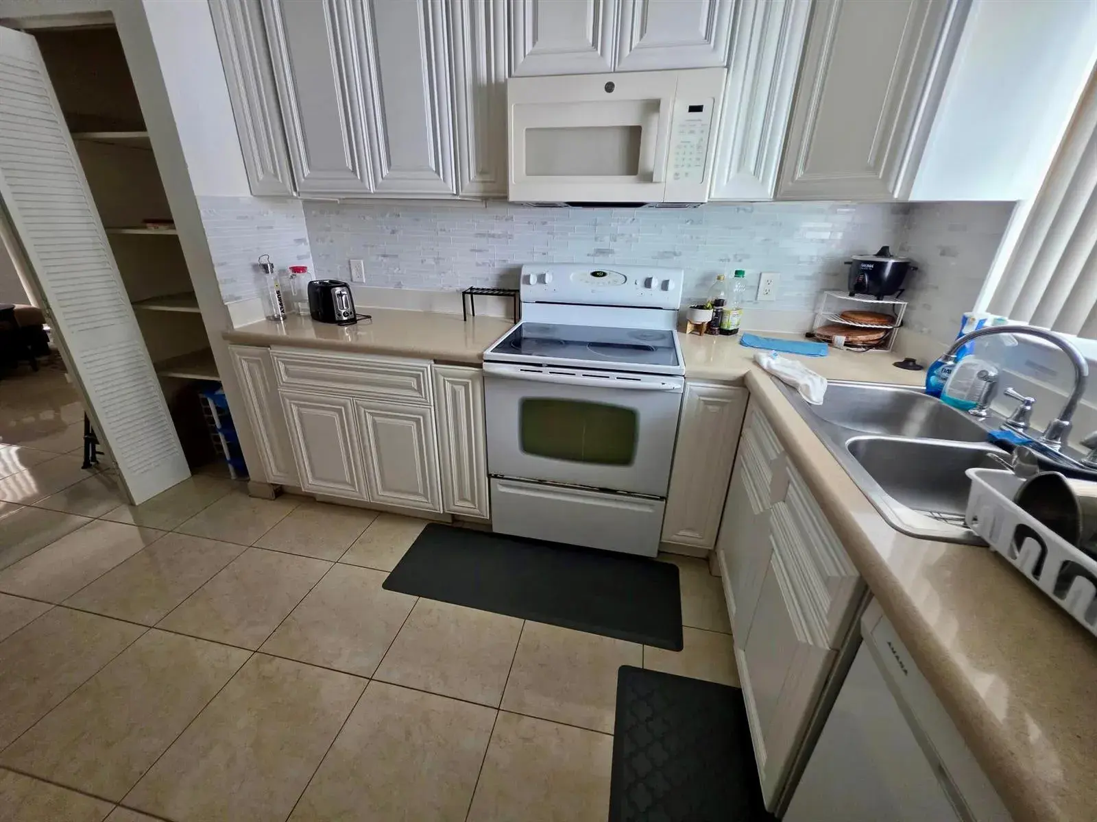 2 bedroom 2 bath Residential Lease for rent at 2245 FILLMORE Street # 7, Hollywood FL 33020