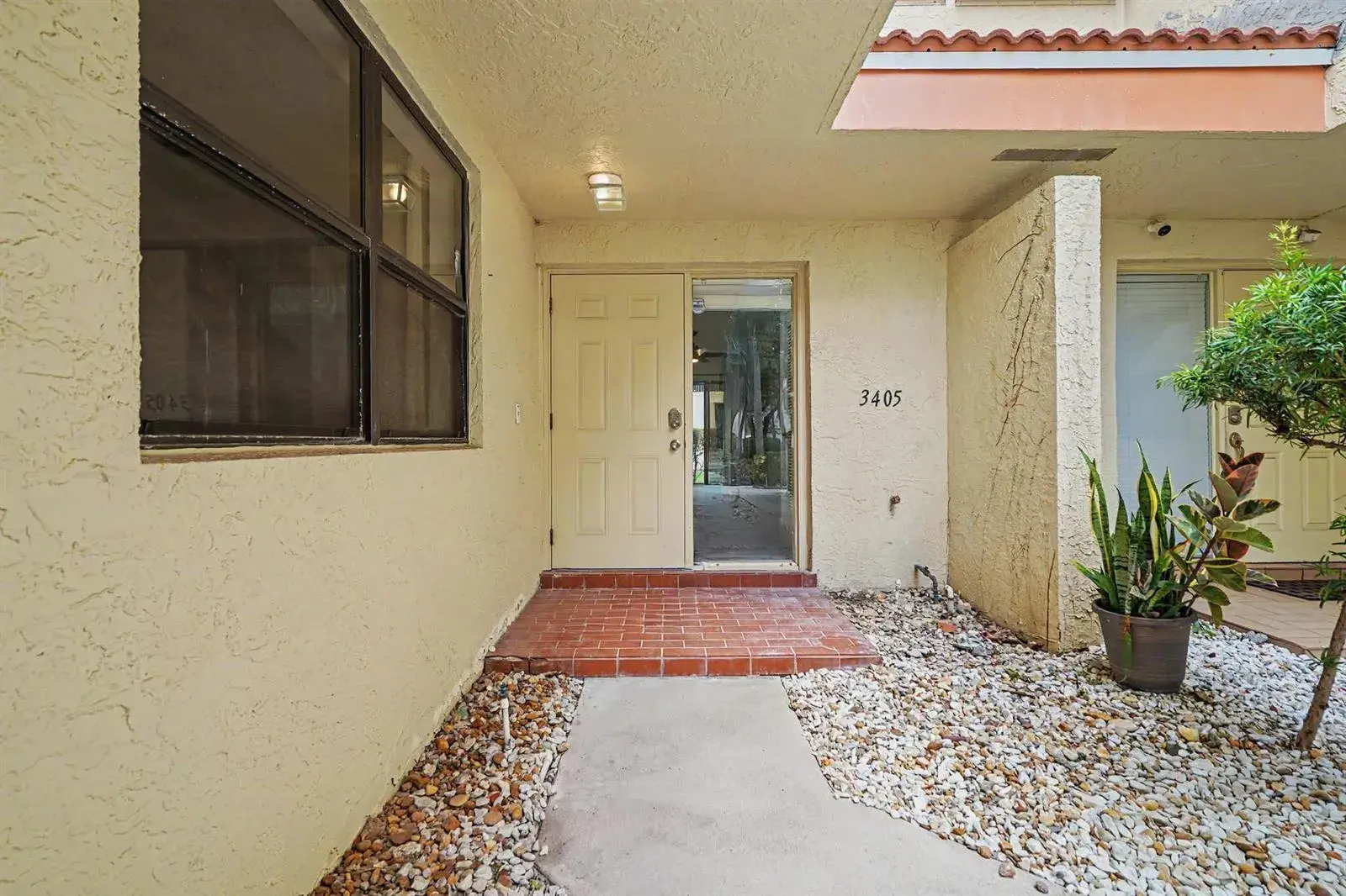 3405 EMERALD OAKS Drive # 207, Hollywood FL 33021