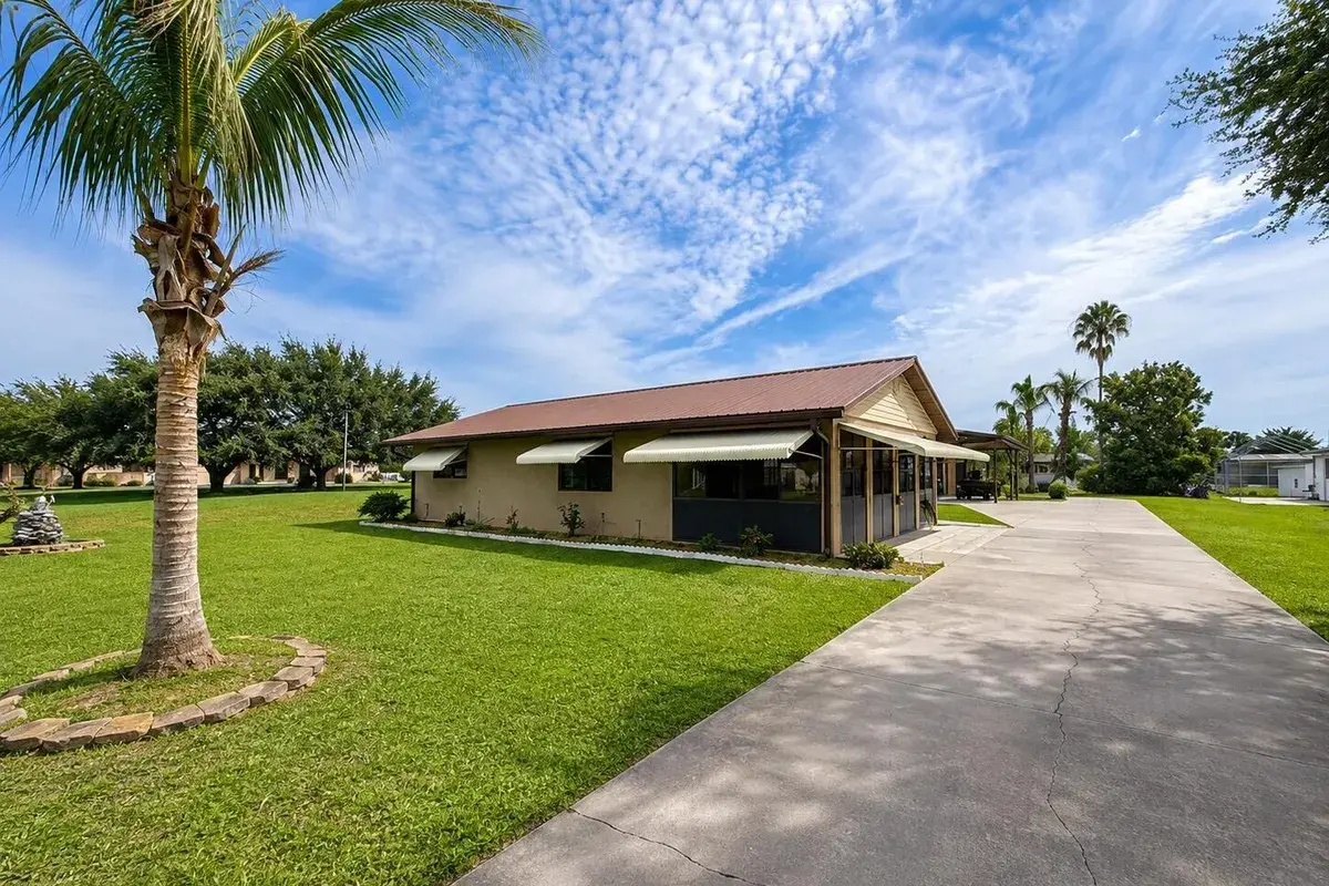 1095 CHOBEE Loop, Okeechobee FL 34974