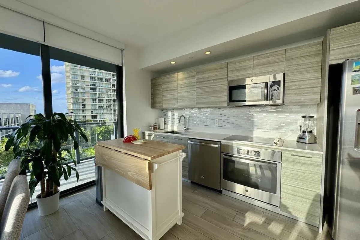 121 NE 34th Street # 1116, Miami FL 33137