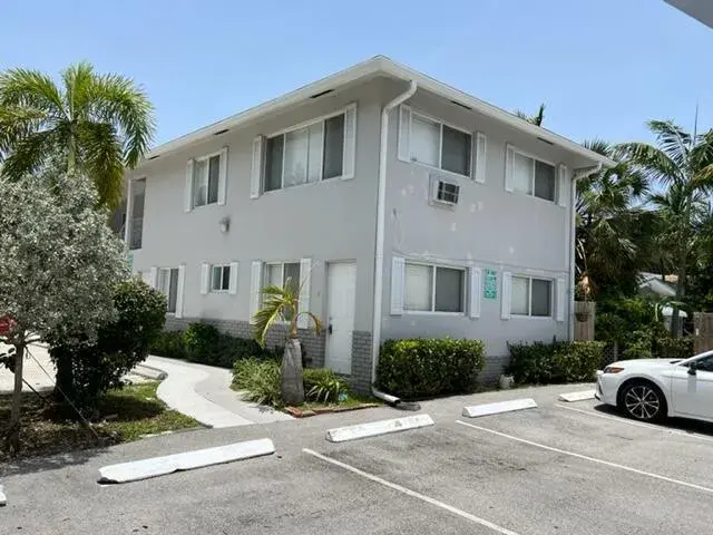 2 bedroom 2 bath Residential Lease for rent at 825 NE 6th Street # 3, Fort Lauderdale FL 33304