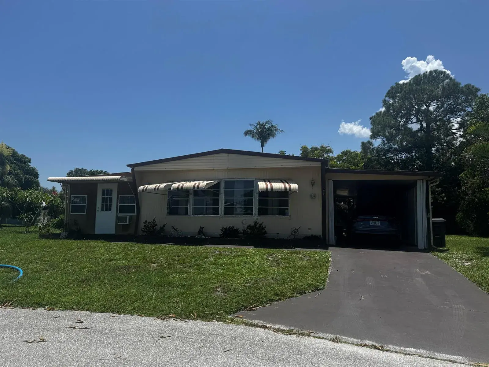 3 bedroom 2 bath Residential for sale at 6165 N joshua Lane, Lantana FL 33462