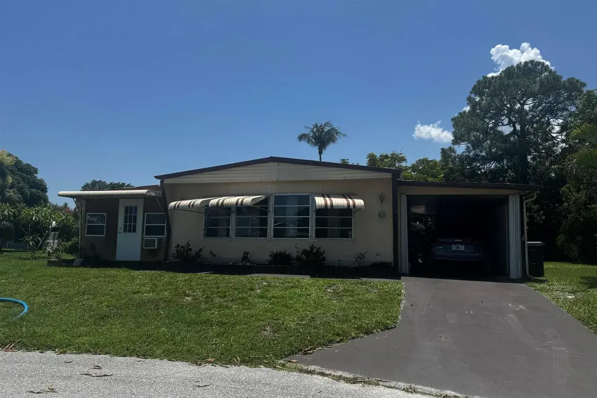 6165 N joshua Lane, Lantana FL 33462