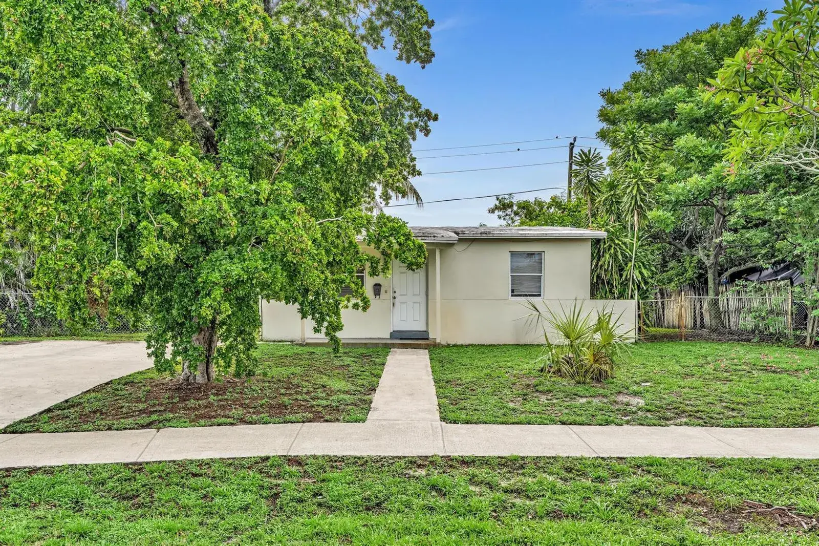 1 bedroom 1 bath Residential for sale at 4936 NE 14TH Avenue, Pompano Beach FL 33064