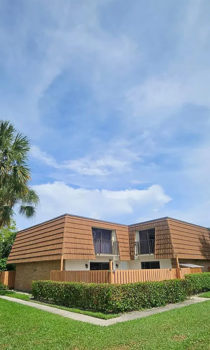 2 bedroom 2 bath Residential for sale at 141 Heritage Way SE, West Palm Beach FL 33407