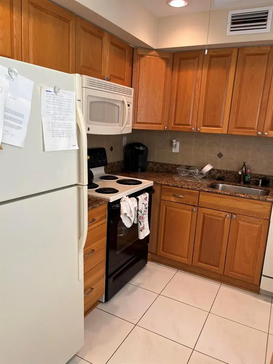 2 bedroom 2 bath for sale at 619 BURGUNDY M # 619, Delray Beach FL 33484