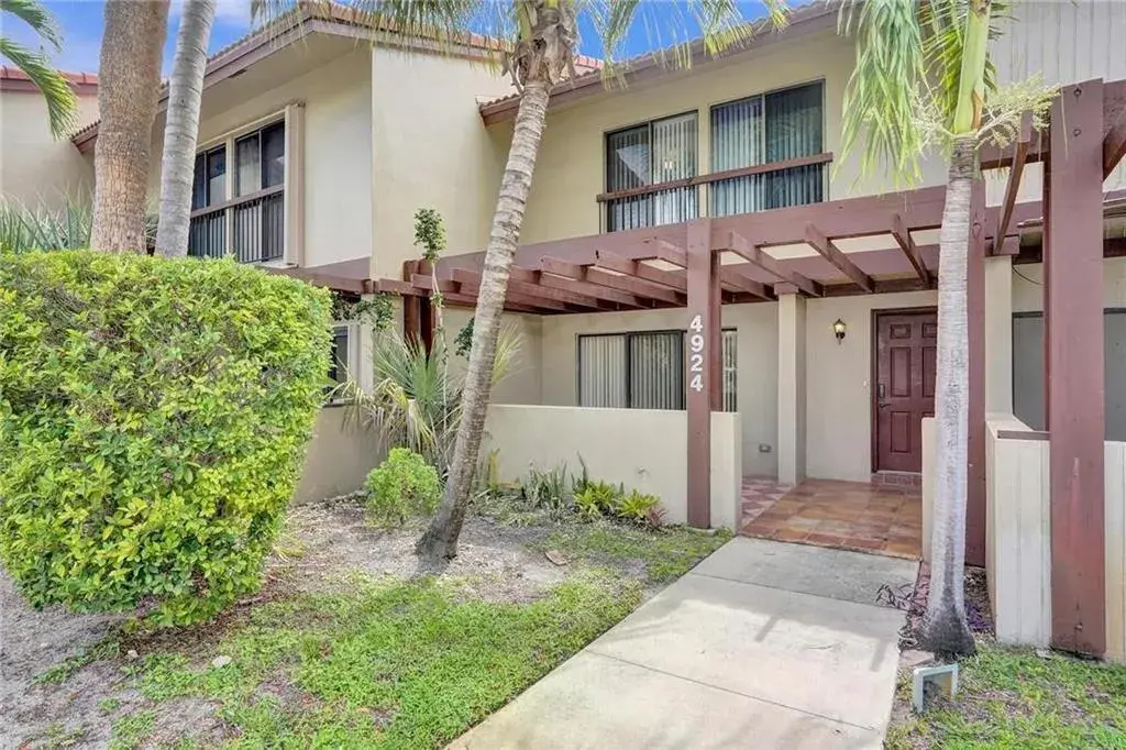 3 bedroom 2 bath Residential Lease for rent at 4924 SHERIDAN Street, Hollywood FL 33021