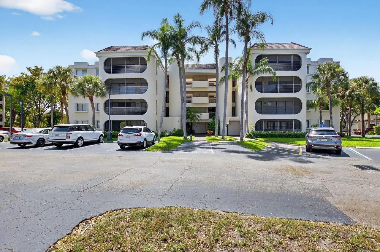 2 bedroom 2 bath Residential for sale at 6342 LONGBOAT Lane W # 201, Boca Raton FL 33433
