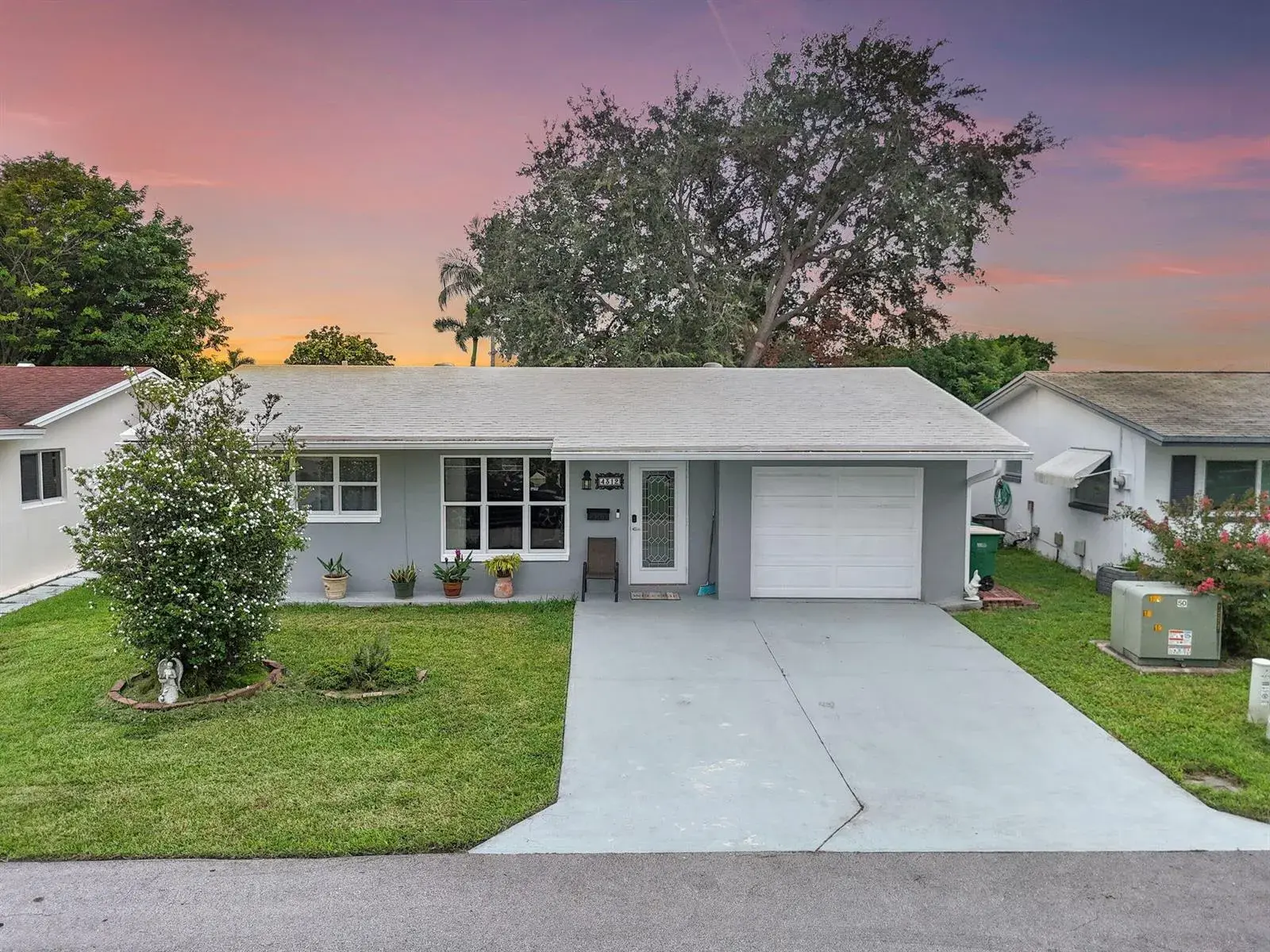 2 bedroom 1 bath Residential for sale at 4312 NW 47th Street, Tamarac FL 33319