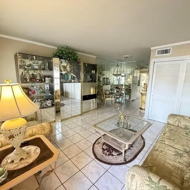 1 bedroom 1 bath Residential for sale at 6 Abbey Lane # 104, Delray Beach FL 33446