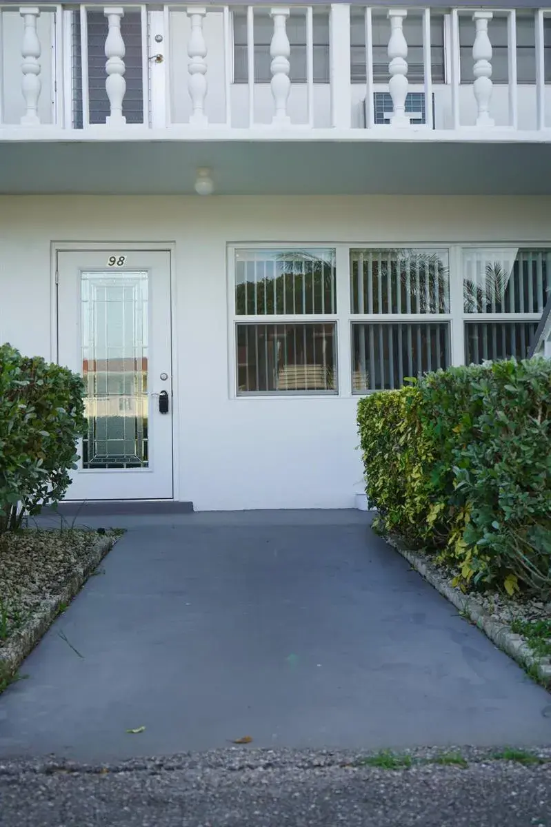 1 bedroom 1 bath Residential for sale at 97 BERKSHIRE E, West Palm Beach FL 33417