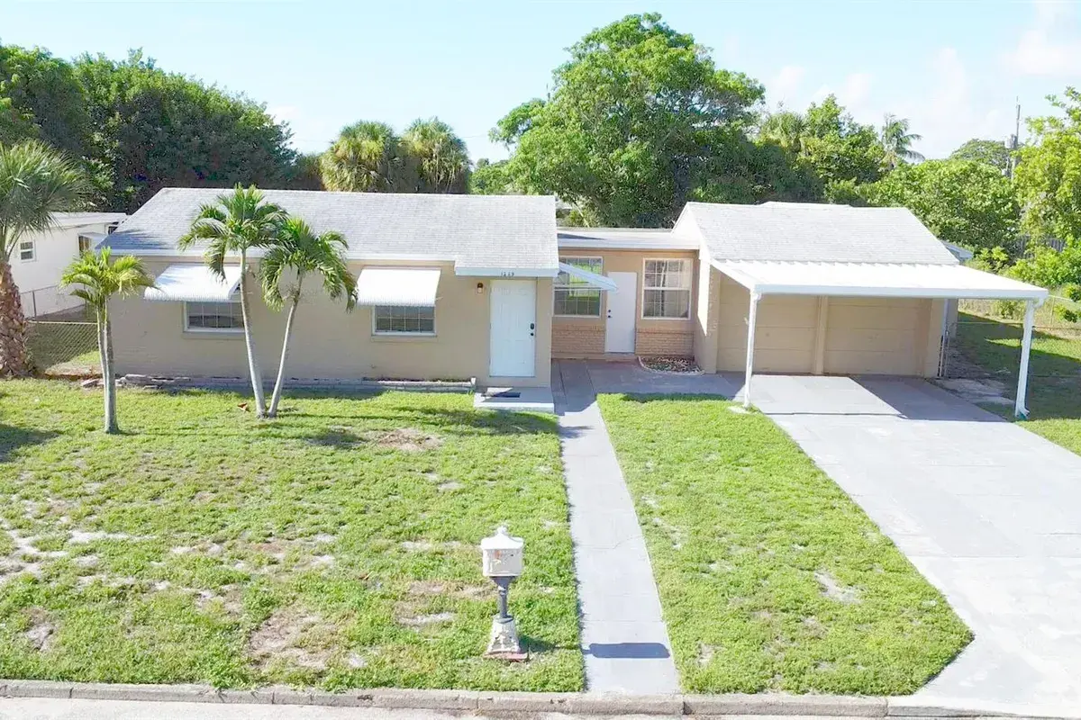 1229 15TH Avenue N, FL 33460