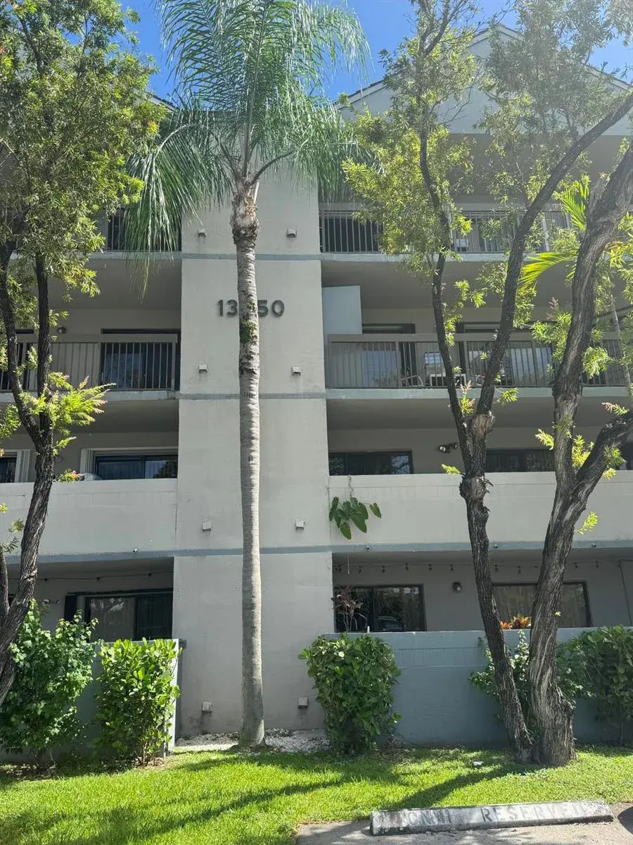 2 bedroom 2 bath Residential for sale at 13250 SW 88th Terrace N # 303, Miami FL 33186
