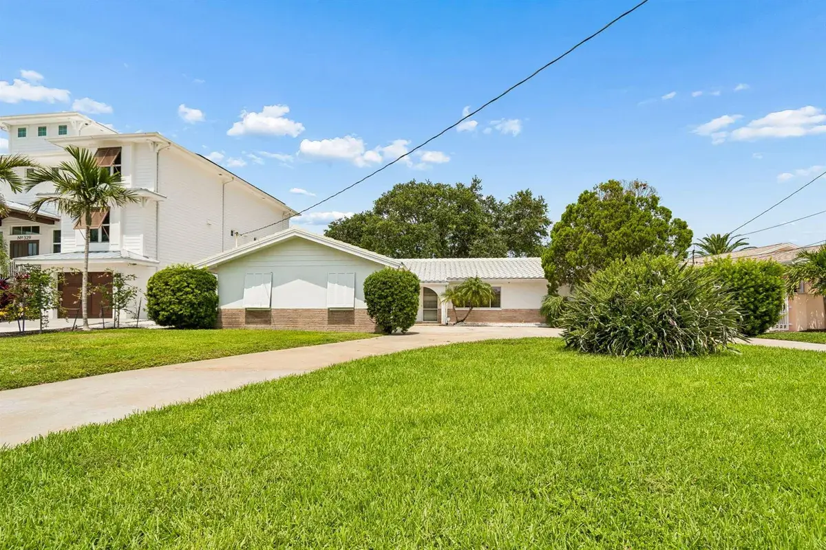527 Harbor Drive N, FL 33785