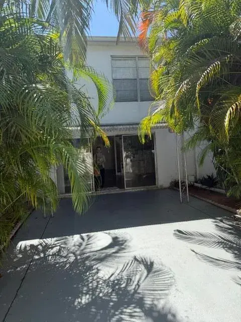 3 bedroom 2 bath Residential for sale at 4044 SW 67th Terrace # 7, Davie FL 33314