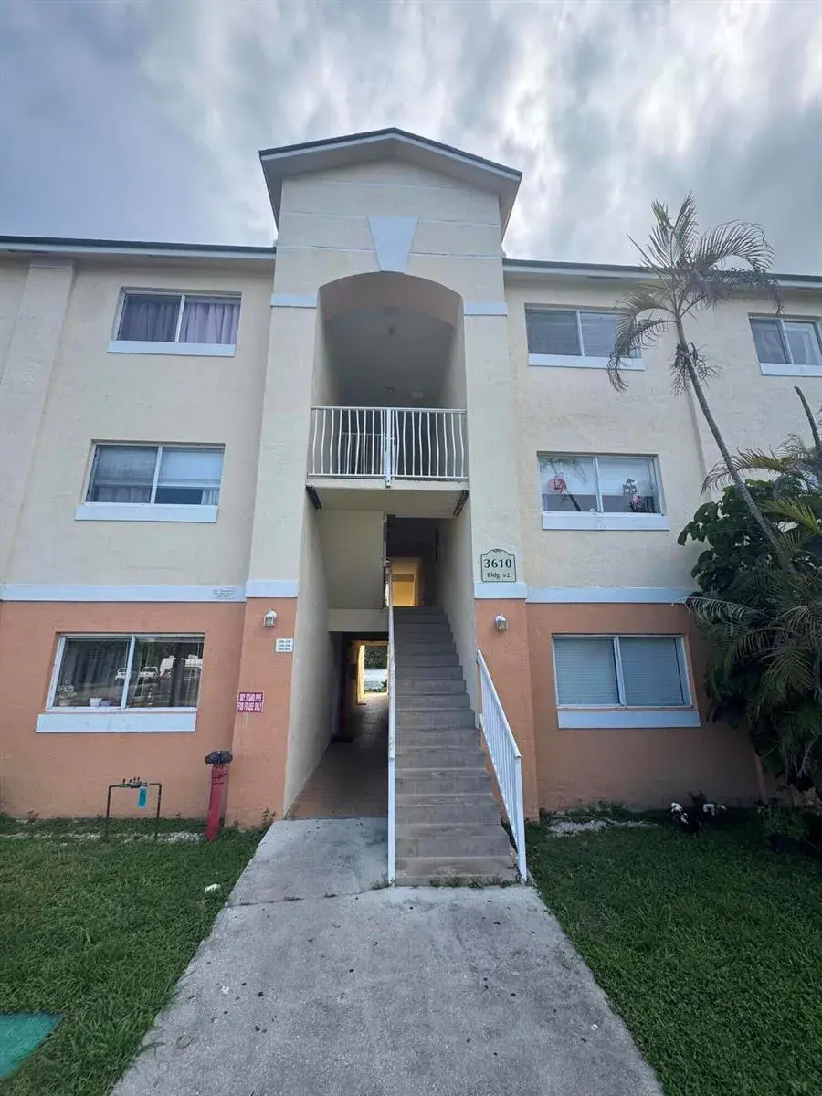 2 bedroom 1 bath Residential Lease for rent at 3610 N 56TH Avenue # 226, Hollywood FL 33021