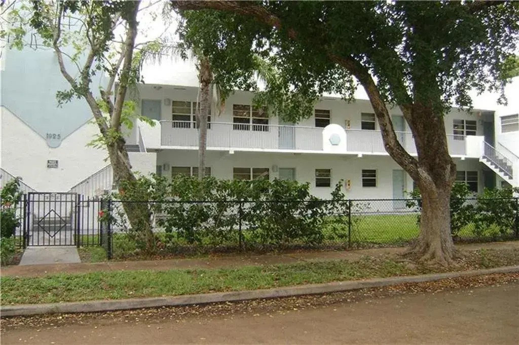 1 bedroom 1 bath Residential Lease for rent at 1925 Madison Street # 17, Hollywood FL 33020