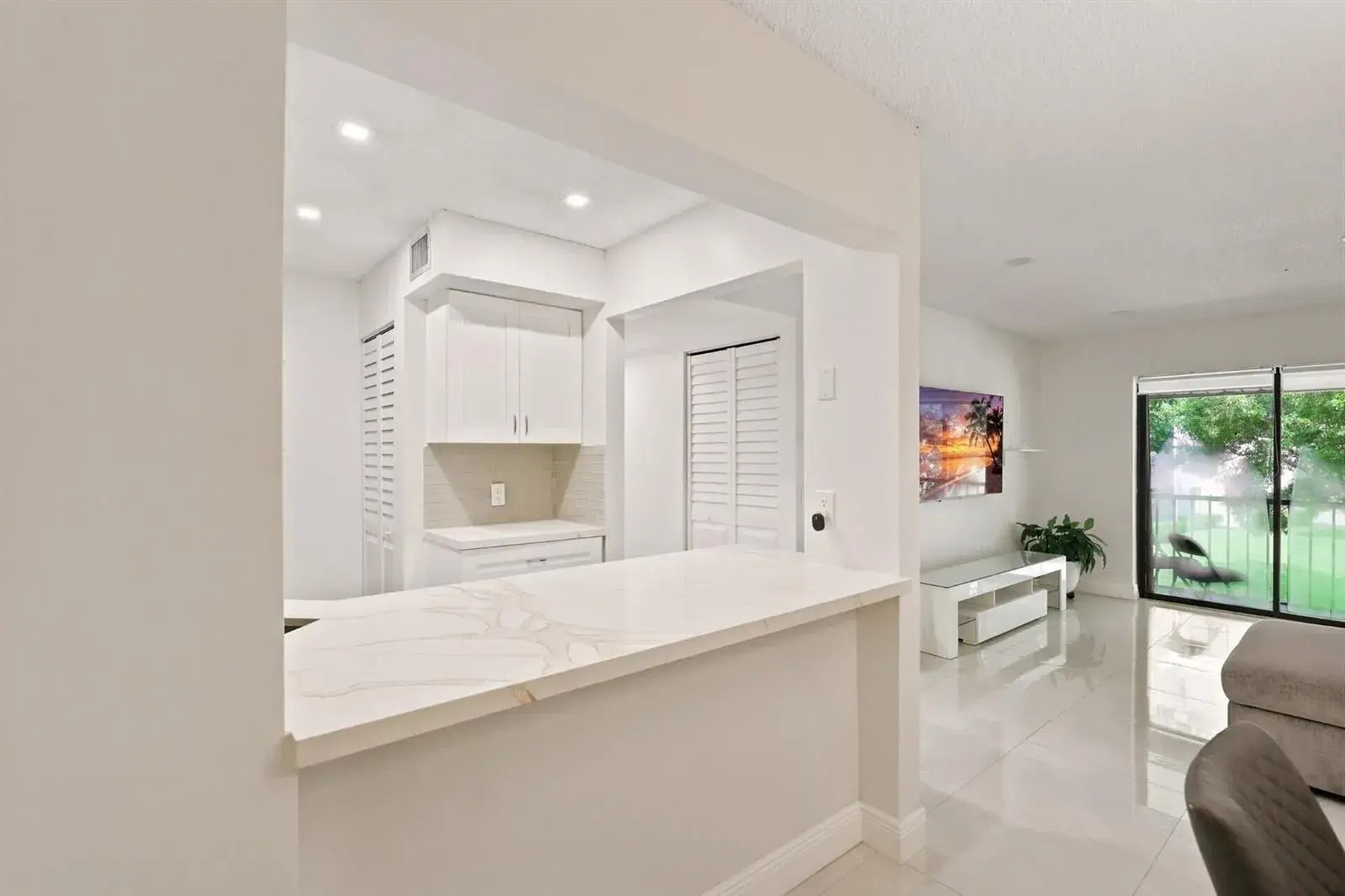 609 SEA PINE Way # F2, FL 33415