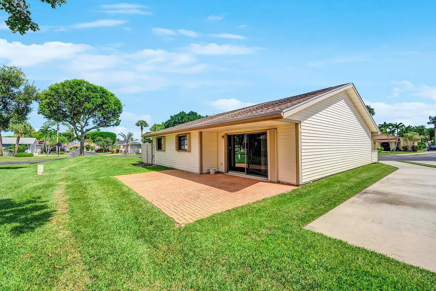 8 Eaton Place, Boynton Beach FL 33426