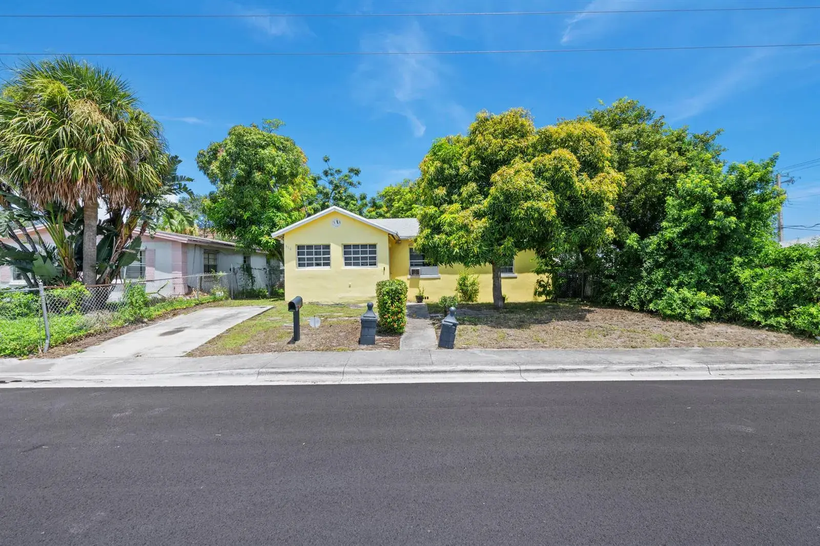 4 bedroom 2 bath Residential for sale at 616 W 5TH Street, Riviera Beach FL 33404