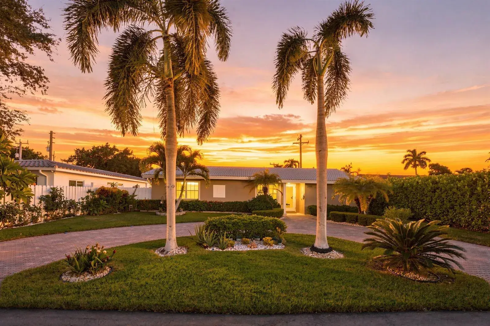 4 bedroom 2 bath Residential for sale at 2511 NE 20th Avenue, Lighthouse Point FL 33064