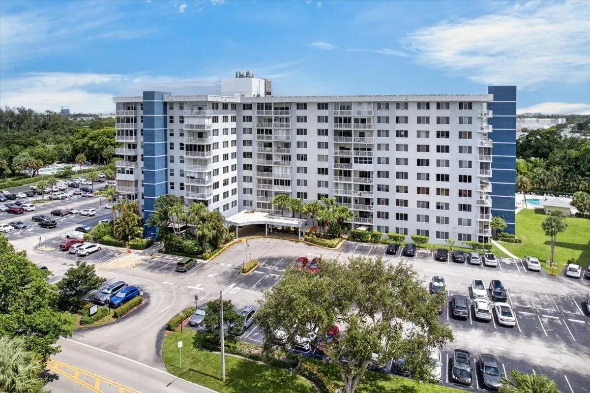 2 bedroom 2 bath Residential for sale at 4200 Hillcrest Drive # 217, Hollywood FL 33021